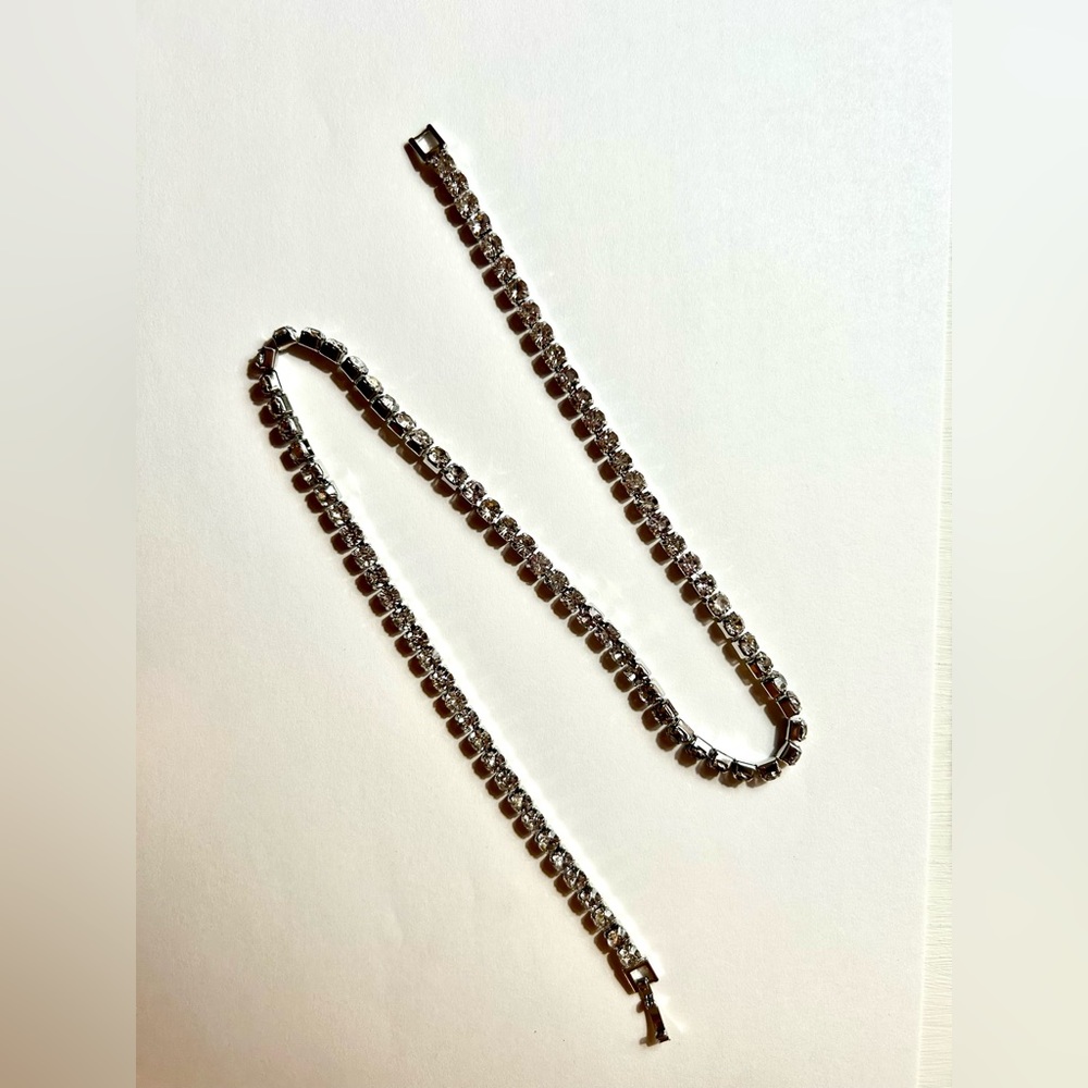 Men’s or Women’s silver jeweled necklace. Never worn. No tags. Brand New.